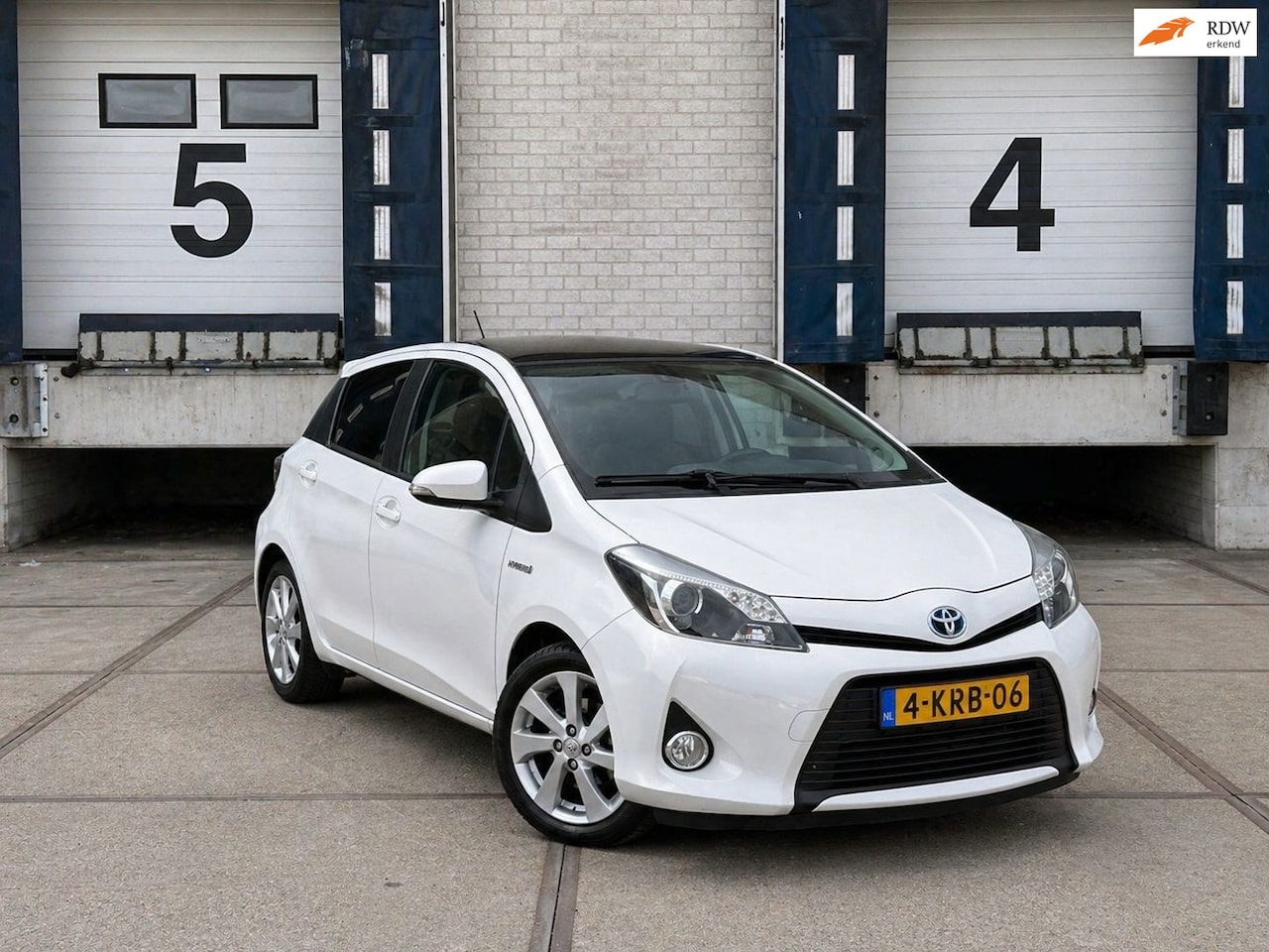 Toyota Yaris - 1.5 Full Hybrid Dynamic(PANO+CAMERA+ONDERHOUD) - AutoWereld.nl