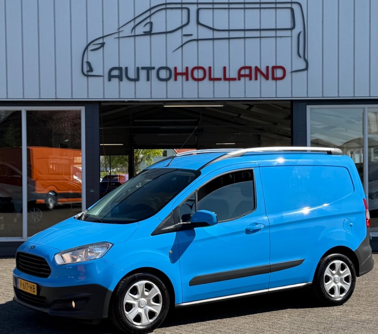 Ford Transit Courier - 1.5 TDCI 55KW 75PK EURO 6 AIRCO/ NAVIGATIE/ CRUISE CONTROL/ 100% DEALERONDERHOUDEN - AutoWereld.nl