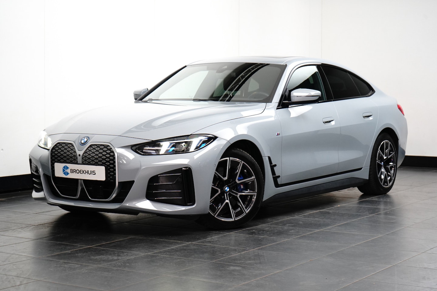 BMW i4 - 40 xDrive M Sport | VERWACHT | Adapt. Cruise | Schuifdak | Harman & Kardon | Head-up | Mem - AutoWereld.nl