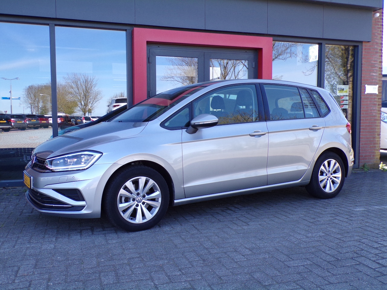 Volkswagen Golf Sportsvan - 1.5 TSI ACT Comfortline DSG Carplay Trekhaak - AutoWereld.nl