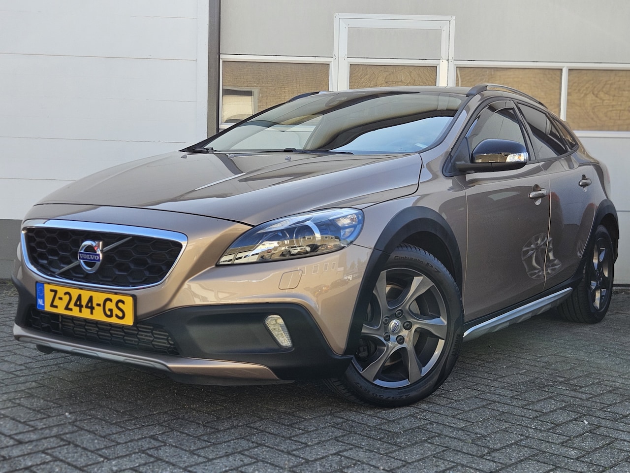 Volvo V40 Cross Country - 2.5 T5 AWD 5-Cilinder / Automaat / 255pk! - AutoWereld.nl
