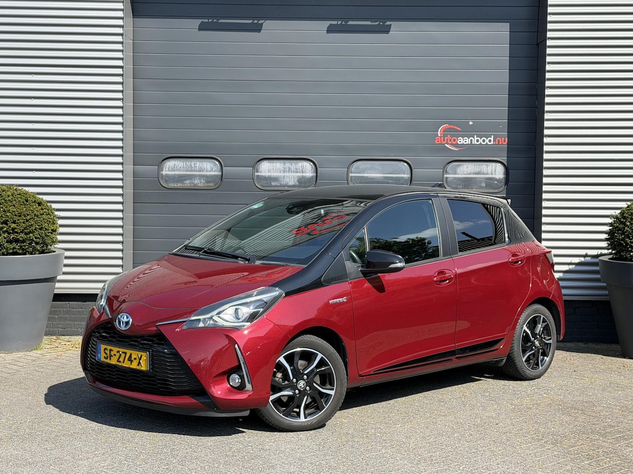 Toyota Yaris - 1.5 Hybrid Bi-Tone Plus | Panoramadak | Navigatie | Camera | Climate Control | - AutoWereld.nl