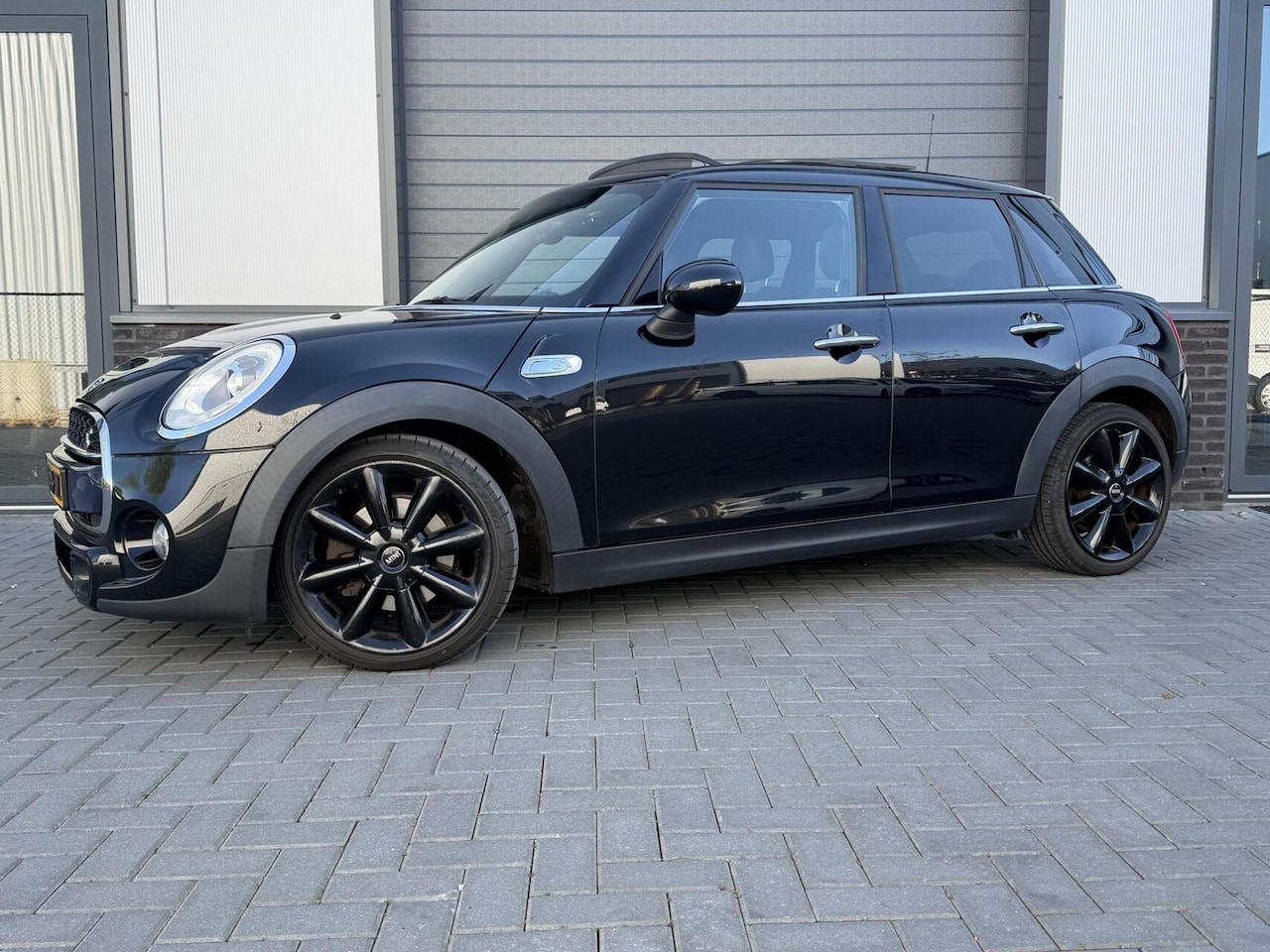 MINI Cooper S - Mini 2.0 Chili Serious Business 5drs|PANO - AutoWereld.nl