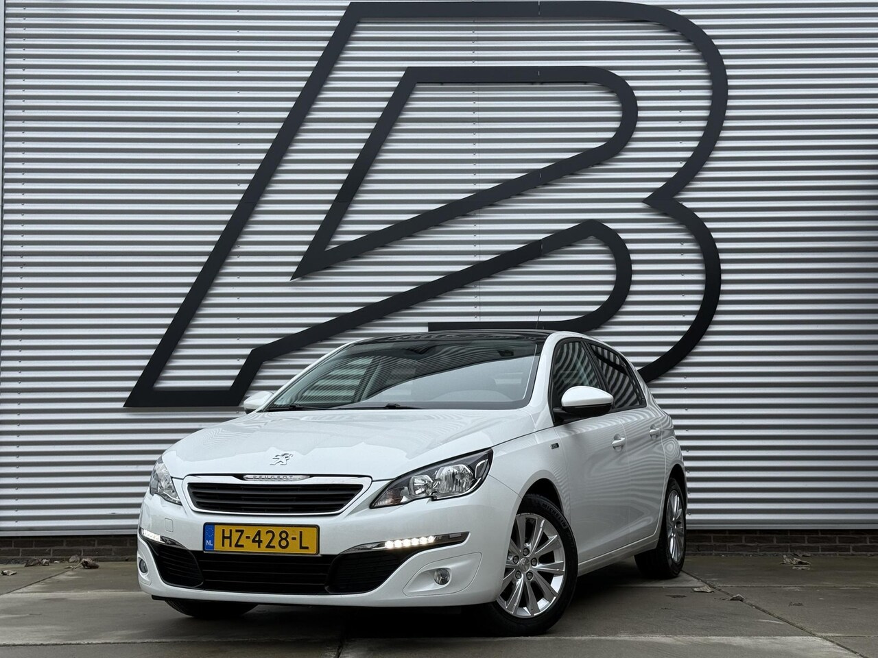 Peugeot 308 - 1.2 PureTech Style 2e Eigenaar|Navi|Pano|Clima|Cruise|PDC|N.A.P|APK tot 04-2027 - AutoWereld.nl