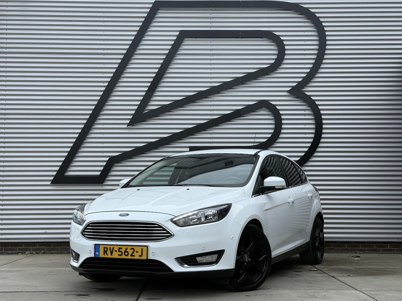 Ford Focus - 1.0 Titanium Edition Navi|Clima|Cruise|Stoelverwarming|PDC V+A|APK tot 12-2026 - AutoWereld.nl