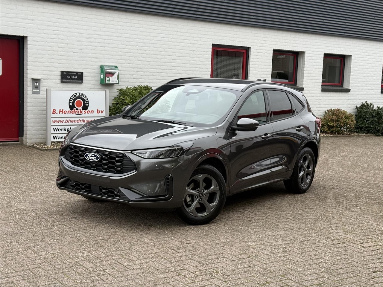 Ford Kuga - 2.5 PHEV 243pk e-CVT ST-Line/ Nieuwe voorraad auto/ Magnetic Grey/ Winter pakket/ Apple Ca - AutoWereld.nl