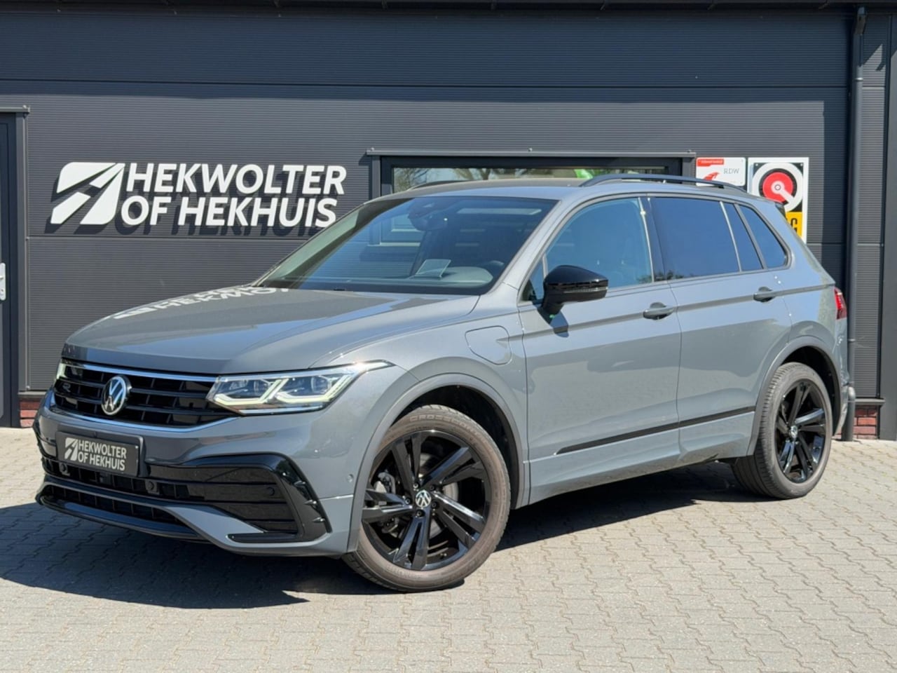 Volkswagen Tiguan - R-Line eHybrid | Black Style | IQ-Light | Trekhaak | Keyless | 3 - AutoWereld.nl