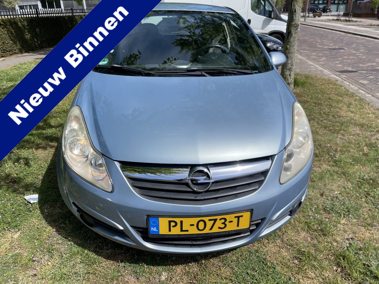 Opel Corsa - 1.0-12V Essentia Zuinig nw apk zeer mooi kijk foto,s goede AIRCO - AutoWereld.nl