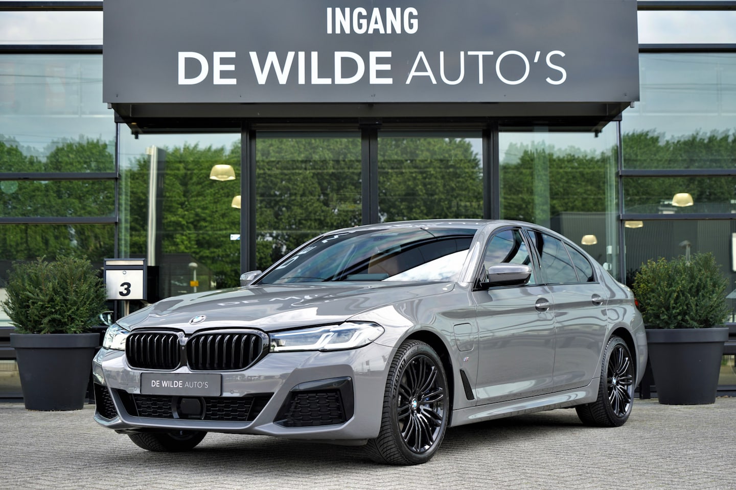 BMW 5-serie - 545e xDrive M-sport SoftClose Harman/Kardon Head-up Laser - AutoWereld.nl