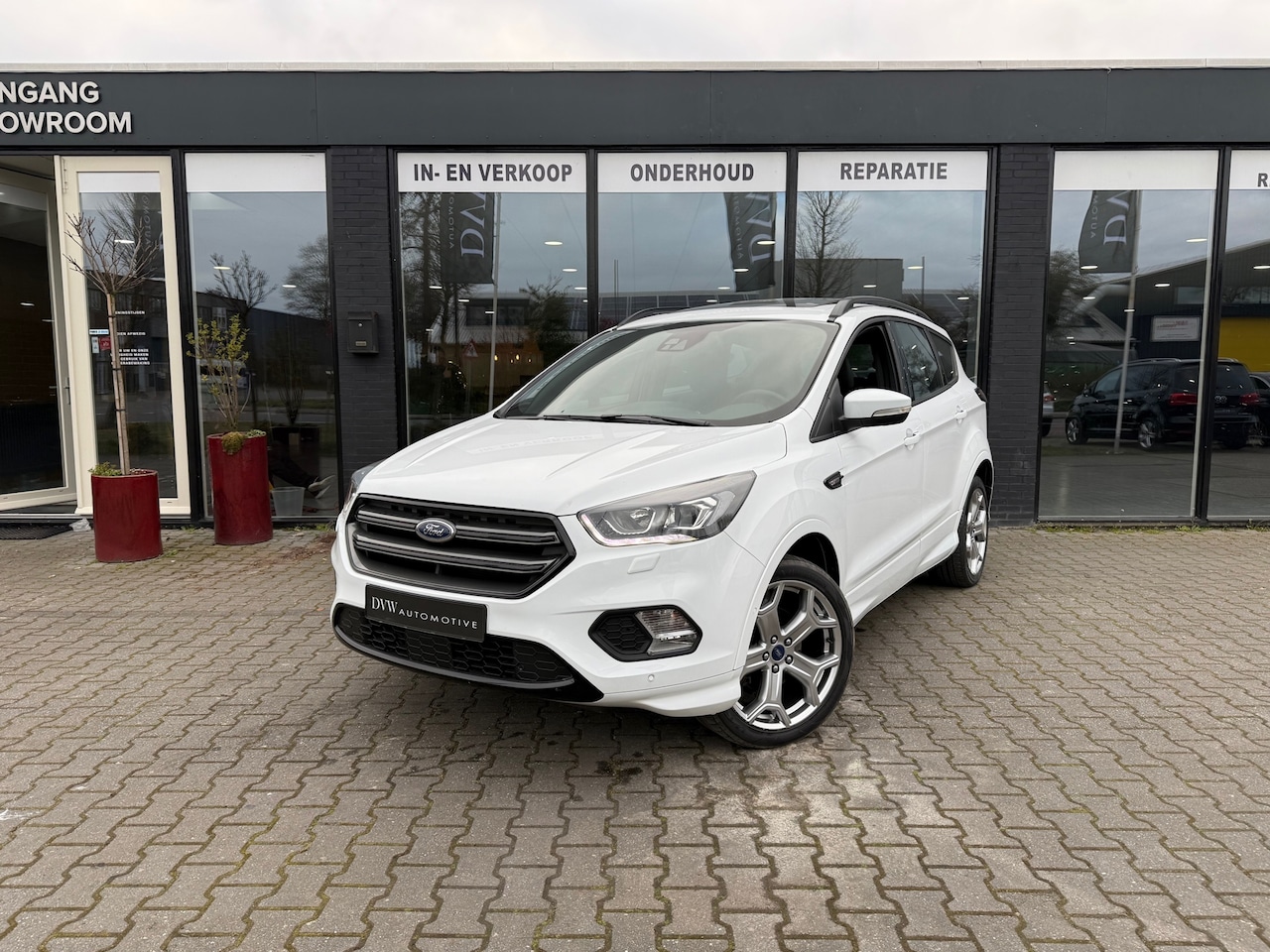 Ford Kuga - 1.5 EcoBoost ST Line panorama dak - AutoWereld.nl