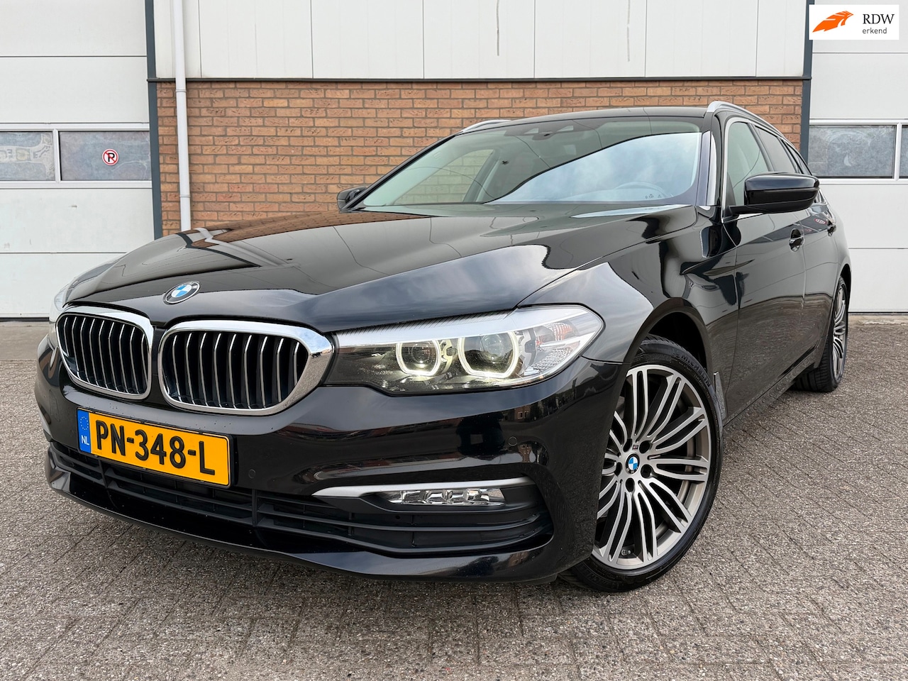 BMW 5-serie Touring - 520d Executive LEDER/NAVI/19INCH !!! - AutoWereld.nl
