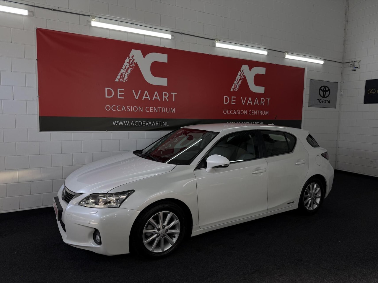 Lexus CT 200h - Luxury Line - LEVINSON/NAVI/LEER/XENON/CAM/NAP - AutoWereld.nl