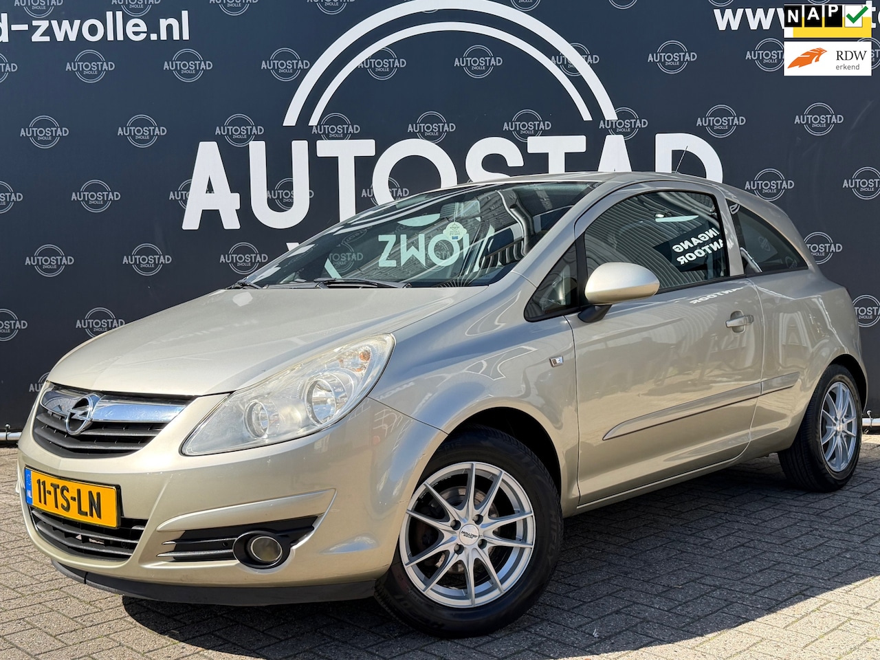 Opel Corsa - 1.4-16V Enjoy Automaat / NL-Auto / 2e Eigenaar / NAP / Airco / APK - AutoWereld.nl