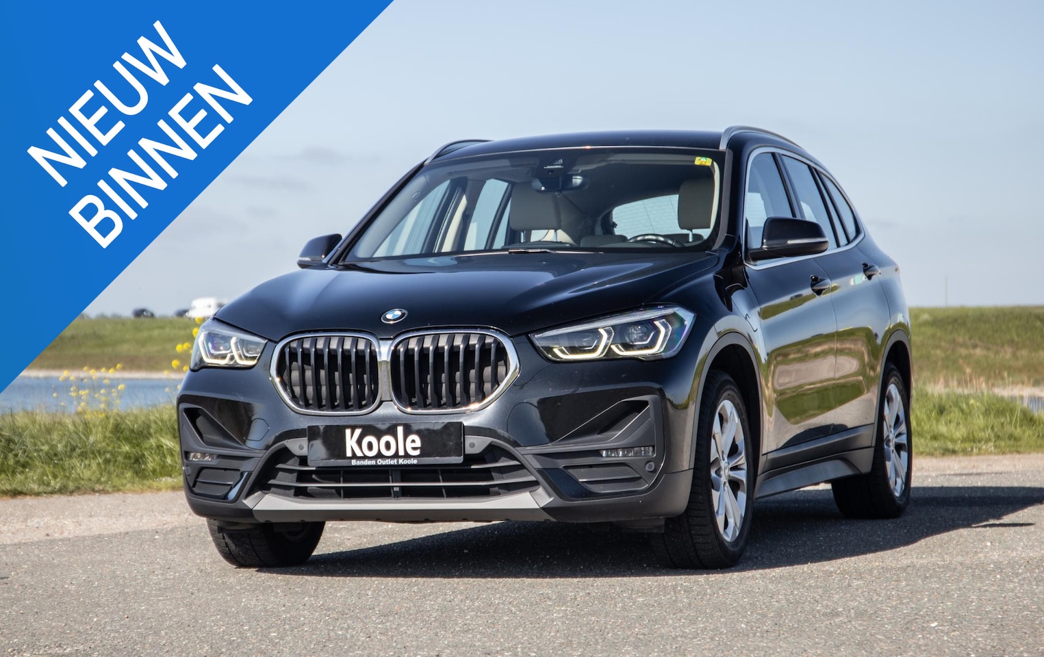 BMW X1 - xDrive25e Executive BEIGE LEER / CAMERA / CARPLAY / HEAD UP DISPLAY / LED / CRUISE CONTROL - AutoWereld.nl