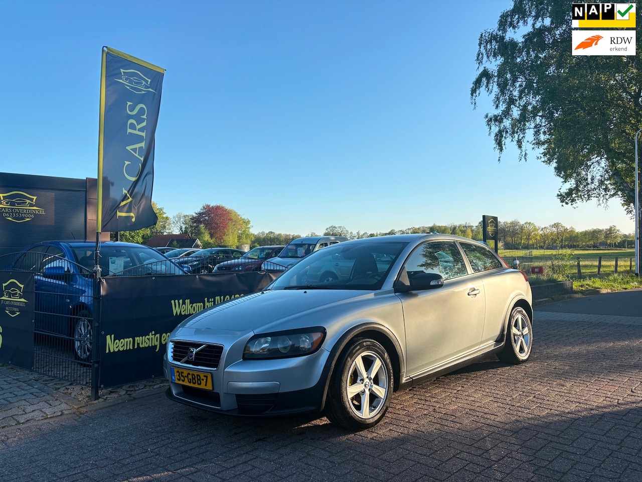 Volvo C30 - 1.8F Momentum 1.8F Momentum,AIRCO,CRUISE,ELEKT PAKKET,REGENSENSOR,MET APK! - AutoWereld.nl