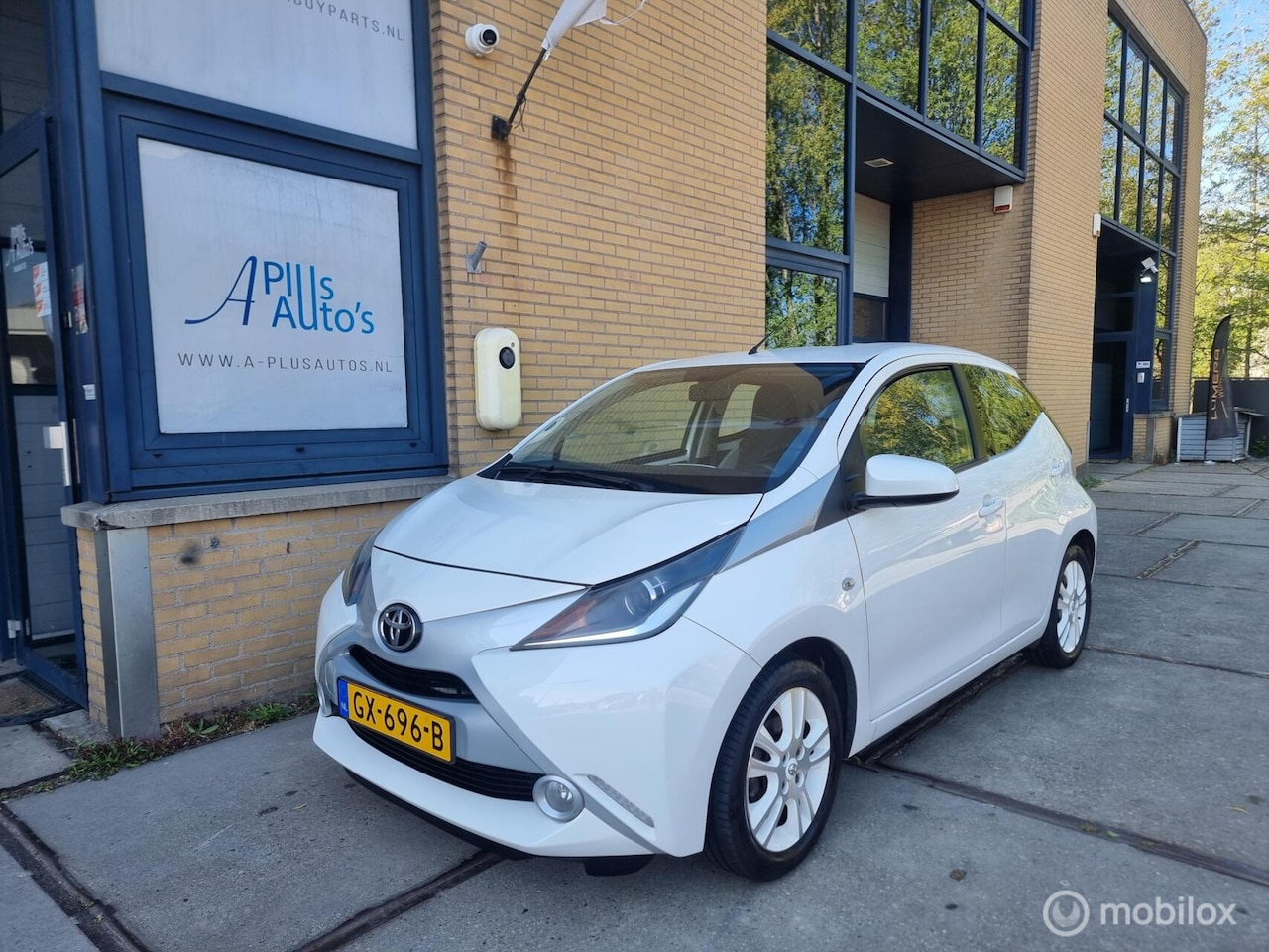 Toyota Aygo - uniek wit NAP 14 mnd APK dealer onderhouden - AutoWereld.nl