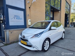 Toyota Aygo - uniek wit NAP 14 mnd APK dealer onderhouden