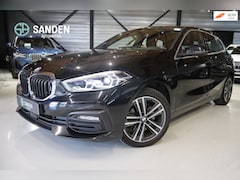BMW 1-serie - 118i Introduction Edition |Automaat|LED|Navi|Camera|Donkere hemel|Parkeersensoren|17 inch