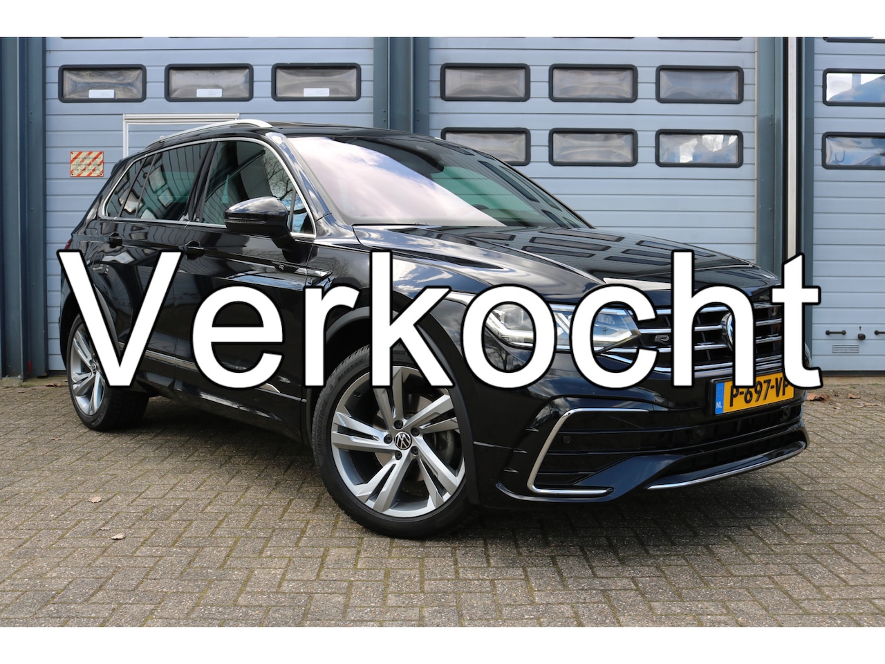 Volkswagen Tiguan - 1.5 TSI R-Line Business+ Panodak Virtual cockpit Xenon Navi T-haak Bj:2022 - AutoWereld.nl