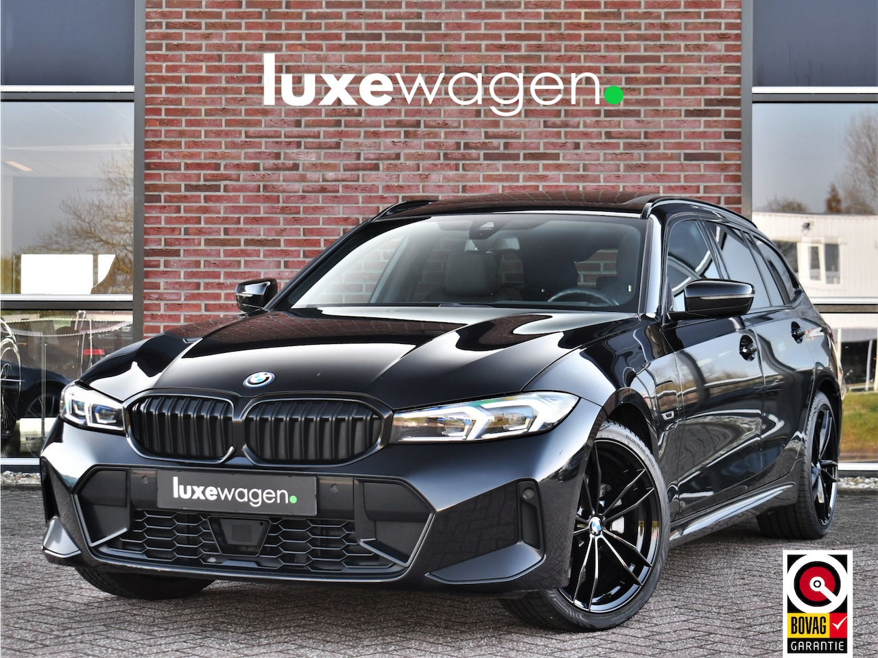 BMW 3-serie Touring - 330e M-Sport Pano ACC Trekhaak H/K HUD 19inch Stuurverw - AutoWereld.nl