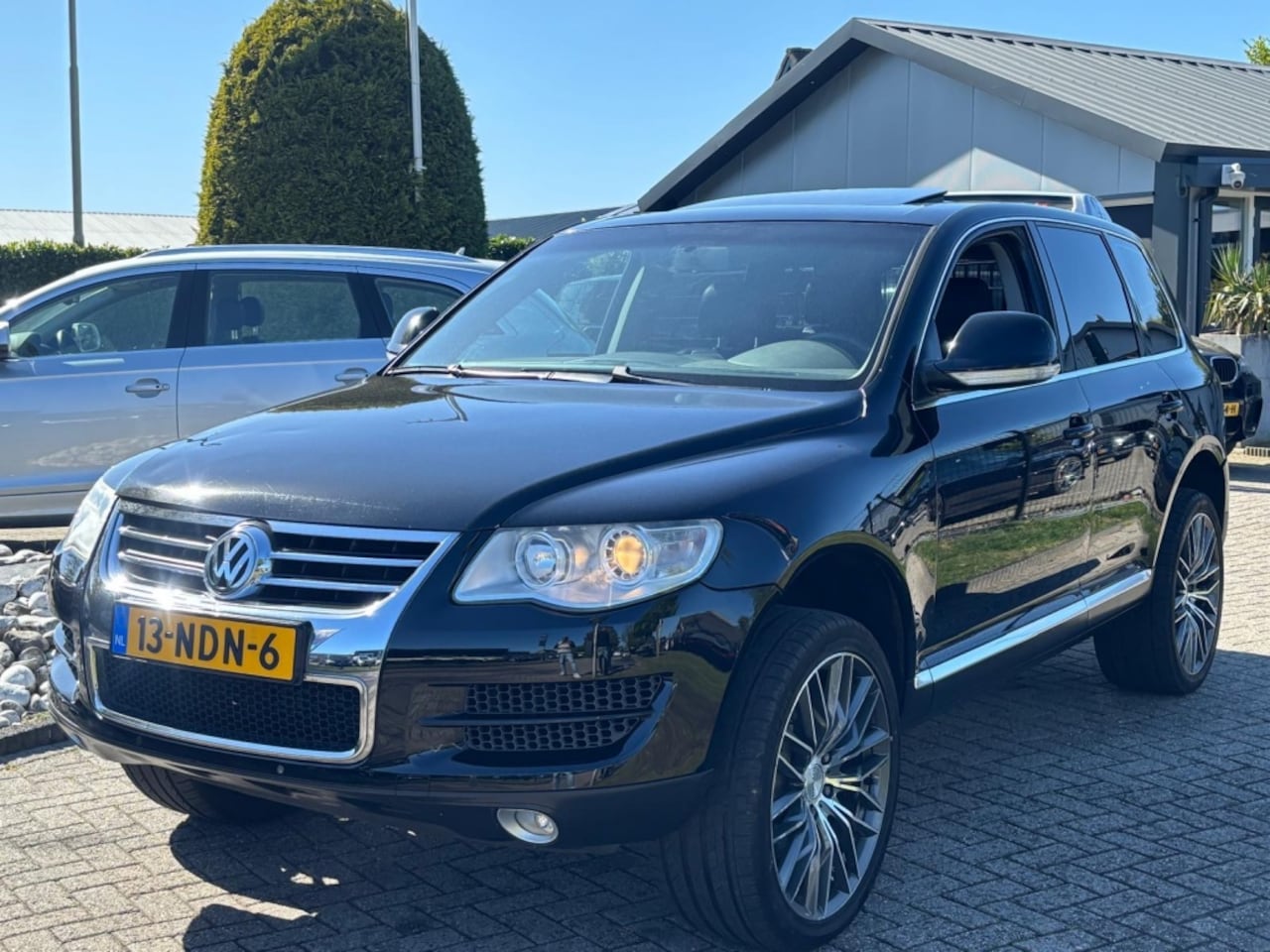 Volkswagen Touareg - 3.6 V6 FSI Highline 2008 Zwart 21" Velgen Youngtimer - AutoWereld.nl