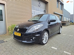 Suzuki Swift - | 1.6 Sport | Keyless go & start | Airco | Cruise control | Stoel verwarming |