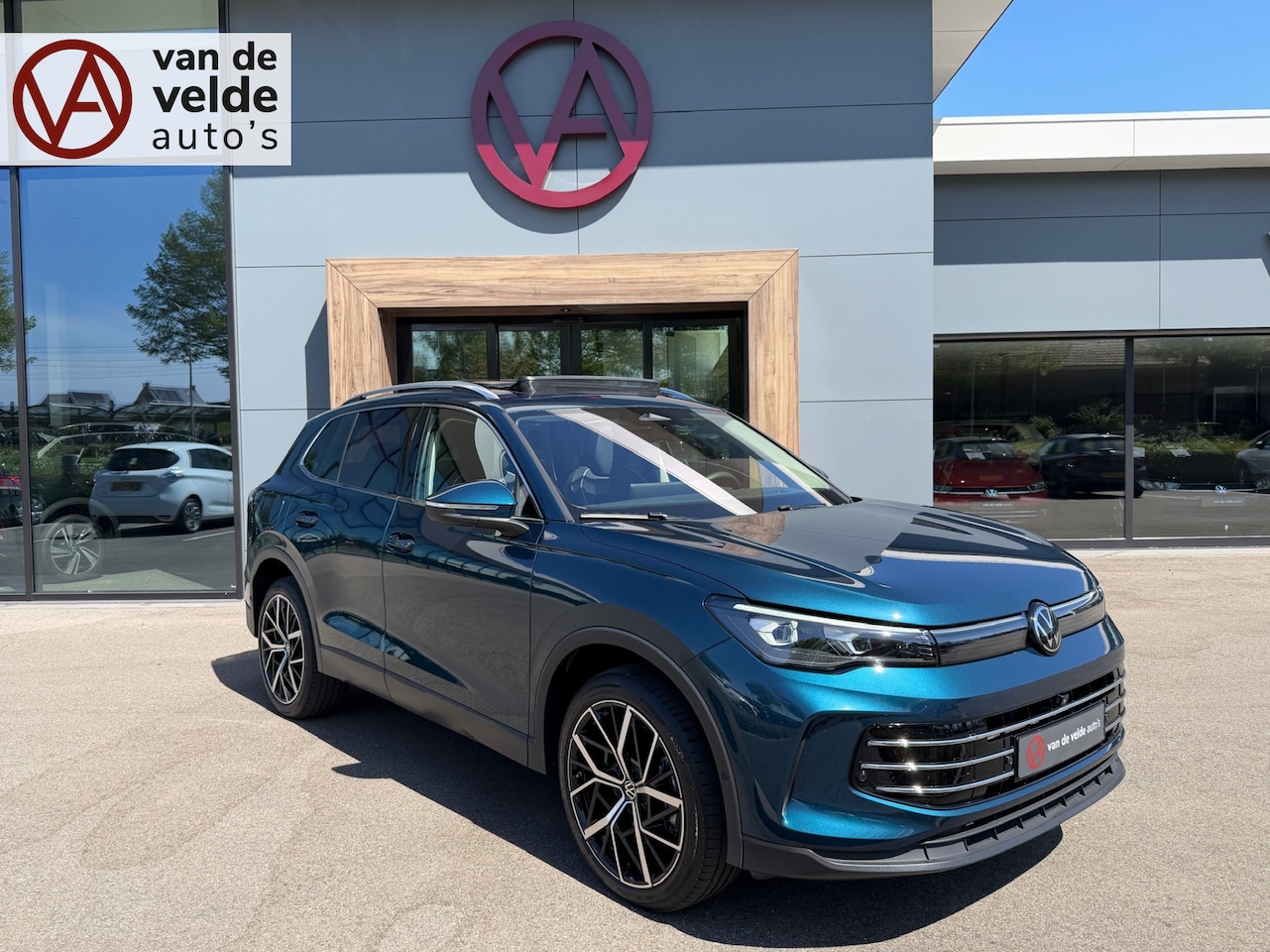 Volkswagen Tiguan - 1.5 eHybrid Elegance 204pk | Trekhaak | 360 Camera | Panoramadak | 20 Inch | Head up | Dod - AutoWereld.nl