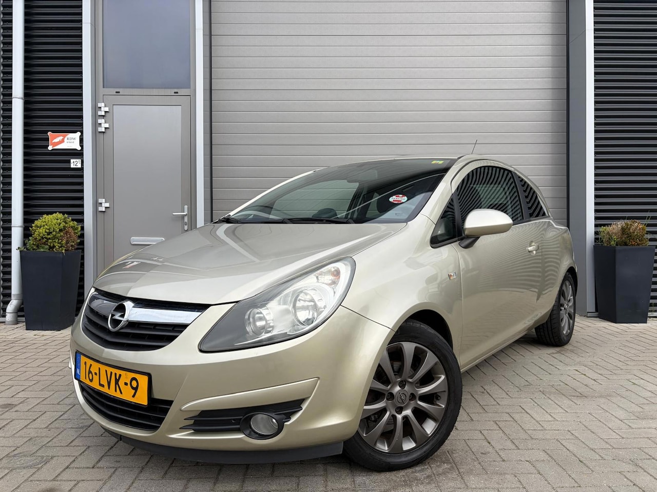 Opel Corsa - 1.2-16V '111' Edition/133.000 NAP/Cruise ctrl/Airco/Trekhaak/ - AutoWereld.nl