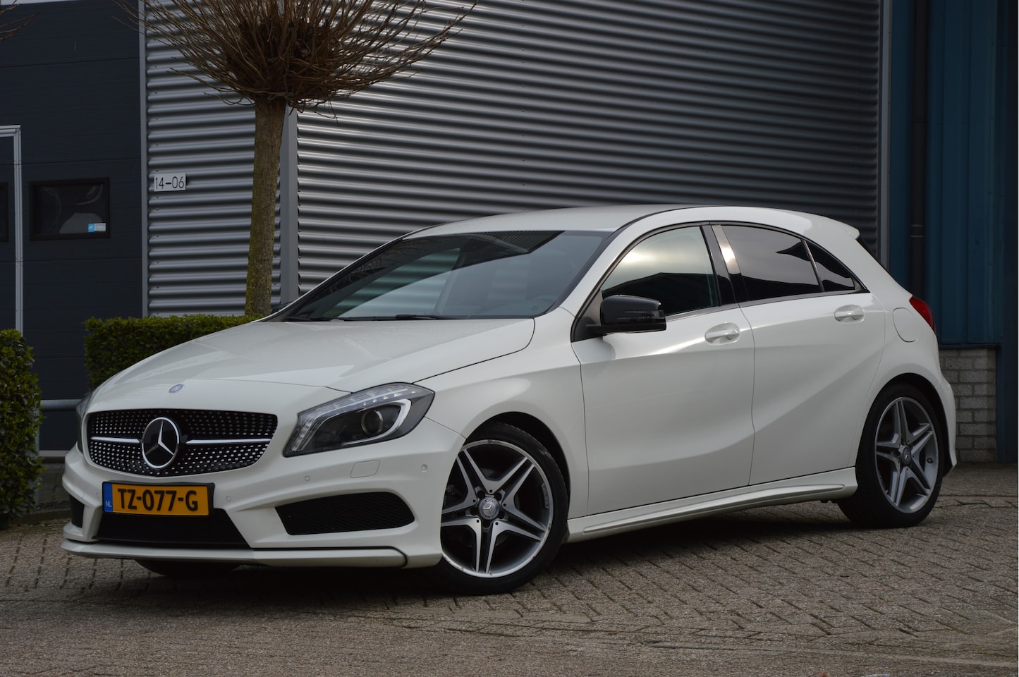 Mercedes-Benz A-klasse - 200 AUTOMAAT | AMG-LINE | NAVI | CAMERA | XENON | TREKHAAK | ENZ - AutoWereld.nl