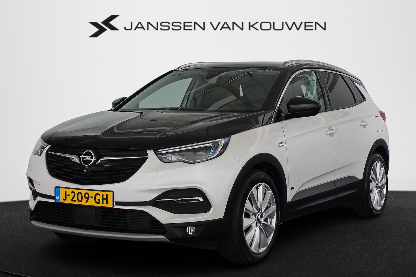 Opel Grandland X - 1.6 Turbo Hybrid4 Innovation Leder Stoelventilatie 360-Camera Keyless Apple Carplay SOH 98 - AutoWereld.nl