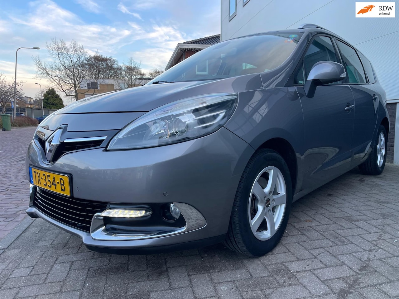 Renault Grand Scénic - 1.2 TCe Bose 7persoons/Navi/Cruise-c/Climate-c/Pdc/Led/Keyless - AutoWereld.nl