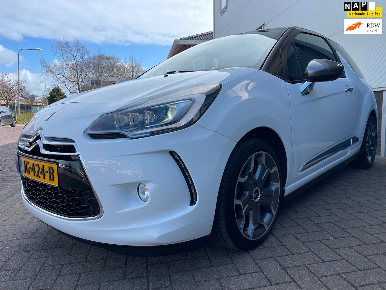 DS 3 - 1.2 PureTech So Chic/Navi/Climate-c/Cruise-c/Pdc/Volledig onderhouden - AutoWereld.nl