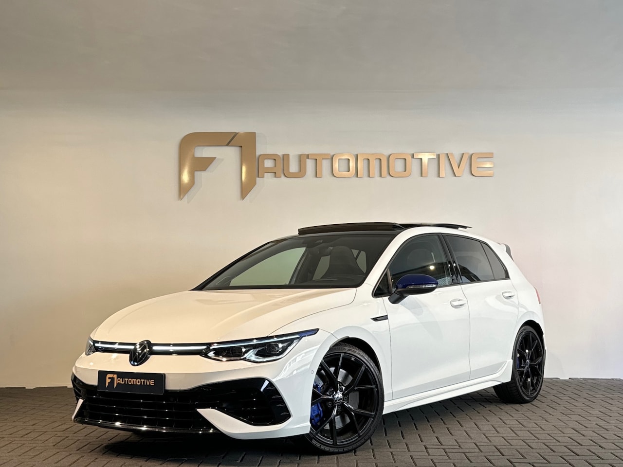 Volkswagen Golf - 2.0 TSI R 4M 20Jahre Performance Pano|HuD|HK - AutoWereld.nl