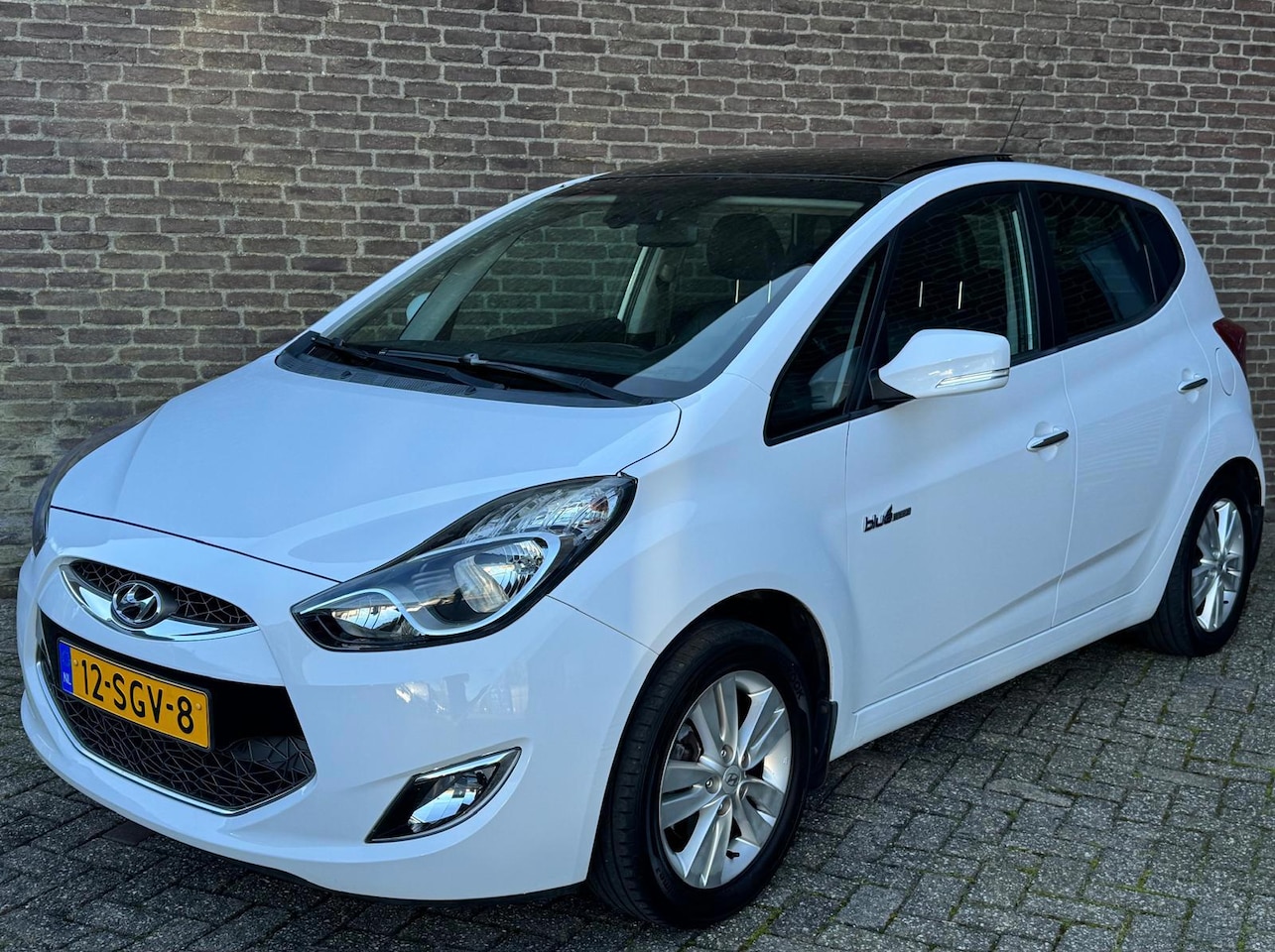 Hyundai ix20 - 1.6 i-Catcher Clima Leder Camera Panoramadak Trekhaak - AutoWereld.nl