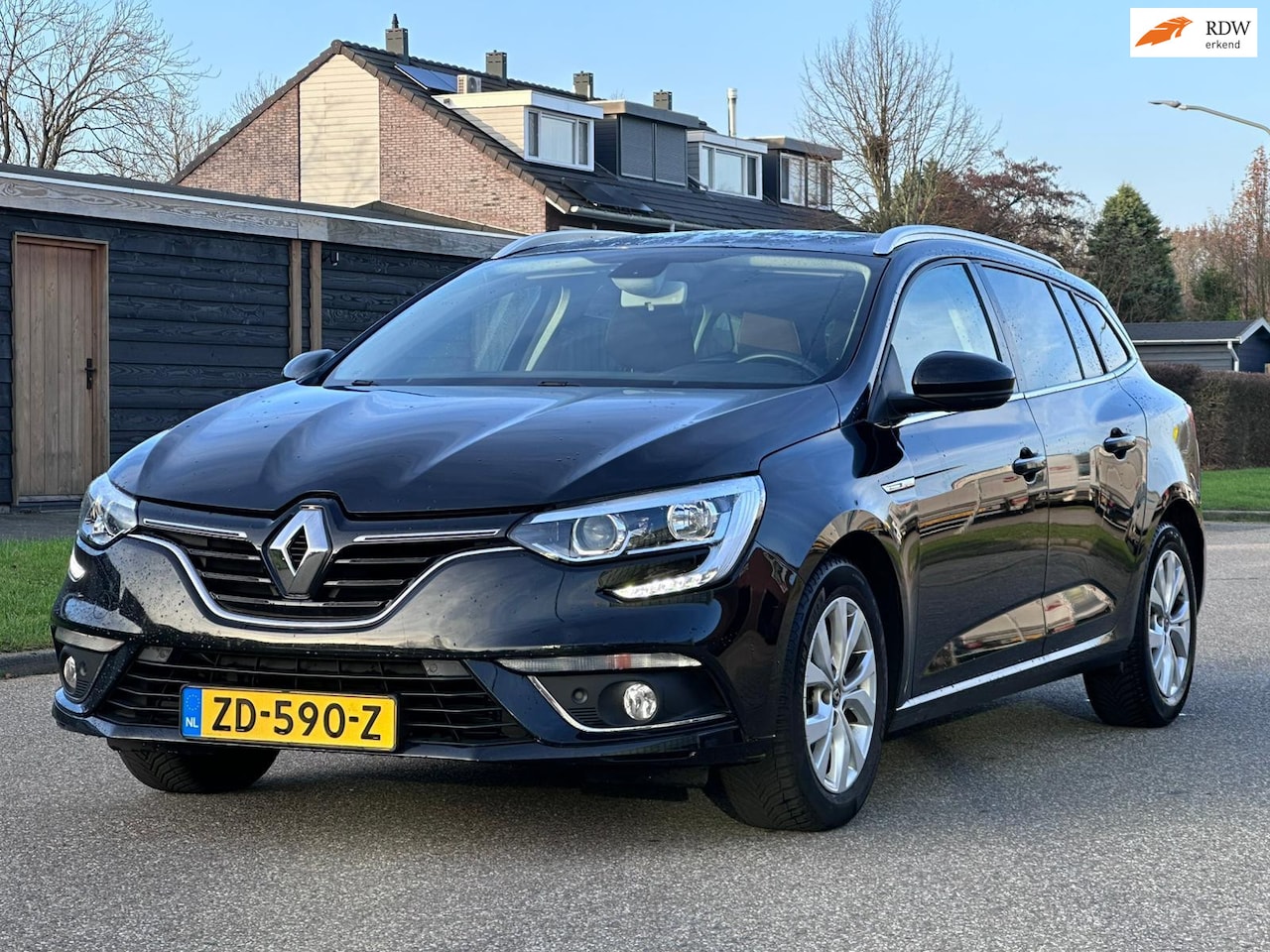 Renault Mégane Estate - 1.3 TCe Limited Automaat*Achteruit camera*Navigatie*Cruise*Clima*LM velgen*Trekhaak*Parkee - AutoWereld.nl