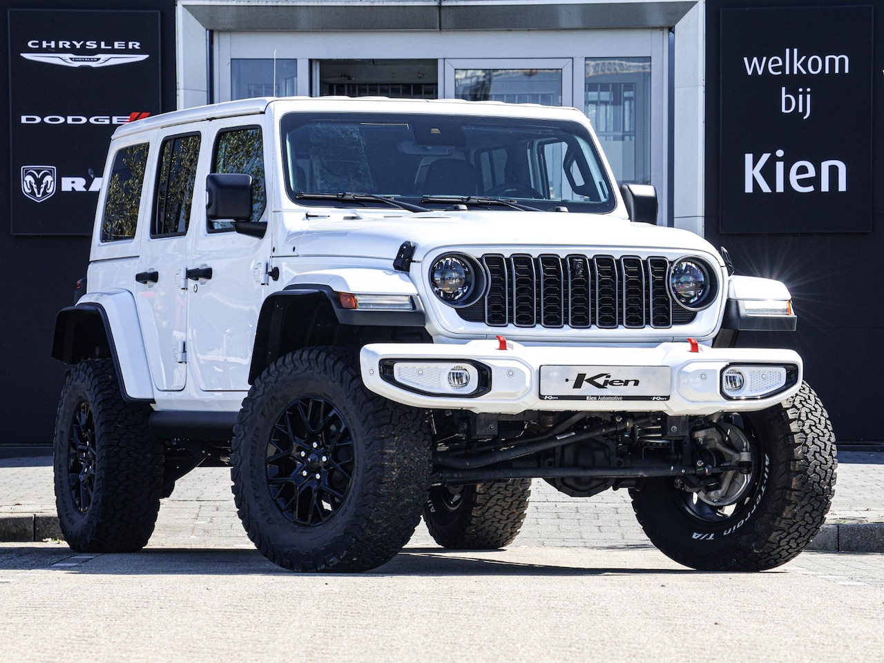 Jeep Wrangler Unlimited - 4xe 380 Dominator | Liftkit 2.5 Rubicon | Electric Treeplanken | Grill 2025 | - AutoWereld.nl