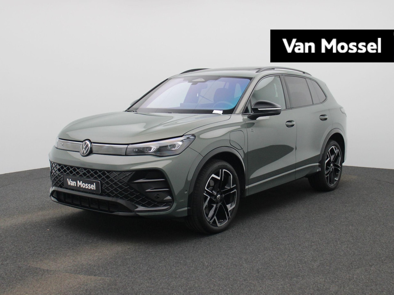 Volkswagen Tiguan - 1.5 eHybrid R-Line Edition 272 PK| Panoramadak | Trekhaak| Navigatie Groot | Lederen Stoel - AutoWereld.nl