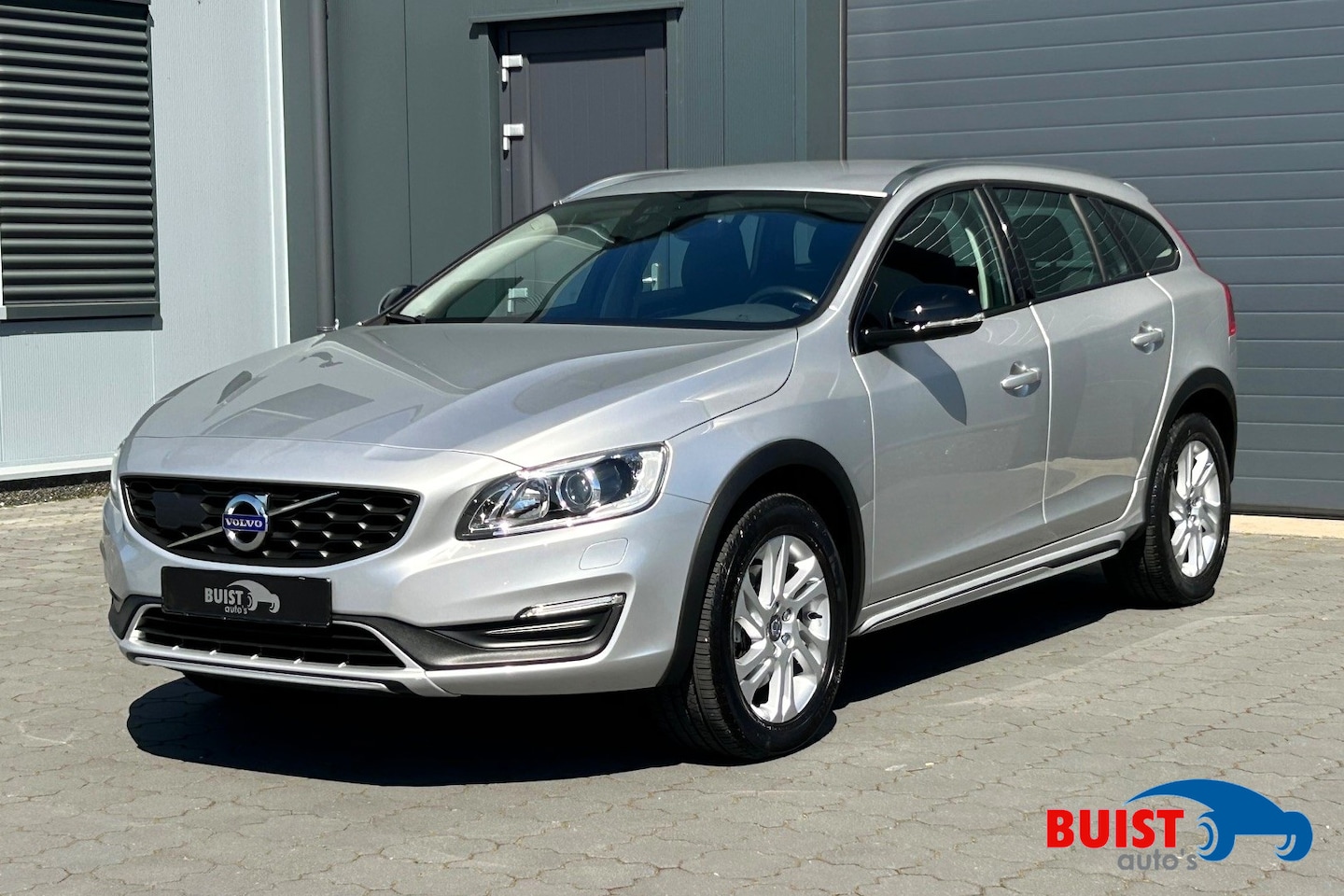 Volvo V60 Cross Country - 2.0 T5 245pk Momentum XENON STANDKACHEL 74983KM! 2e eig.! - AutoWereld.nl