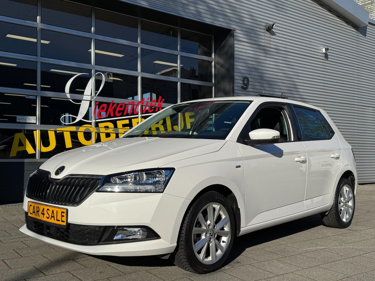 Skoda Fabia - 1.0i Clever - Appel CarPlay / Navigatie I Airco I Achteruitrij Camera I LED I PDC I Sport - AutoWereld.nl