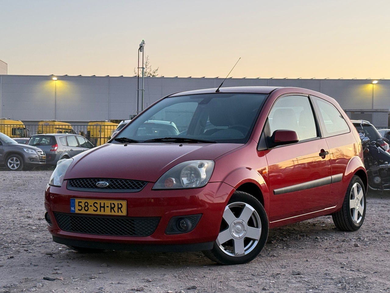 Ford Fiesta - 1.3-8V Futura/ LAAG KM/ VELGEN - AutoWereld.nl