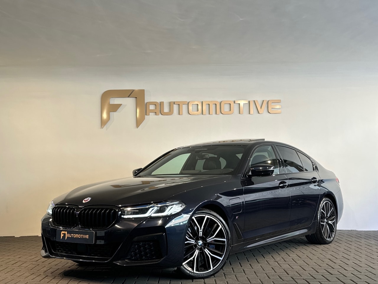 BMW 5-serie - 530e xDrive High Executive M Sport Pano|HuD|H/K - AutoWereld.nl