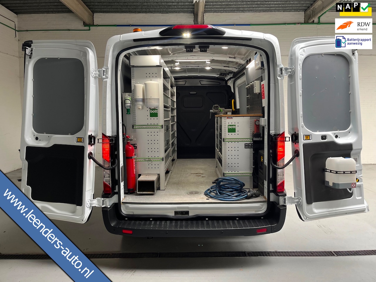 Ford E-Transit - SERVICEWAGEN ELEKTRISCH 350 L2H2 Trend 68 kWh BOTT INRICHTING, V230 OMVORMER, LUXE UITVOER - AutoWereld.nl
