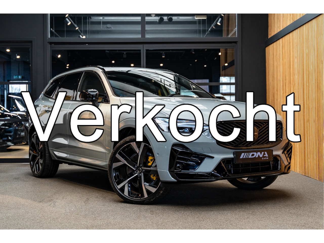 Volvo XC60 - T6 AWD Heico Pano Heico T6 Plug-in hybrid AWD Plus Black Edition Heico - AutoWereld.nl