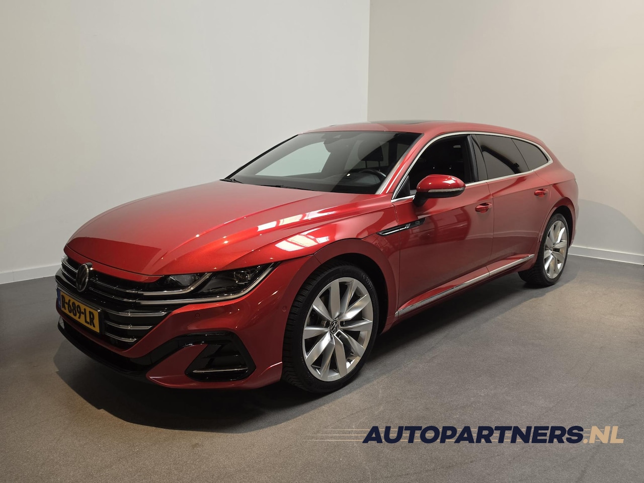 Volkswagen Arteon Shooting Brake - 1.4 TSI eHybrid R-Line Business+ Panorama/Schuifdak - Stoelverwarming voor en achter - Mas - AutoWereld.nl