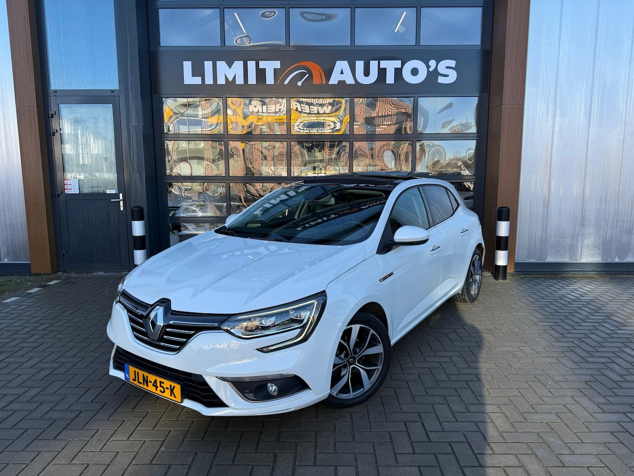 Renault Mégane - 1.2 TCe Série Signature Exclusiv Aut/Climate/Pano/Camera/Cruise/Xenon/Pdc/Navi/Apk - AutoWereld.nl