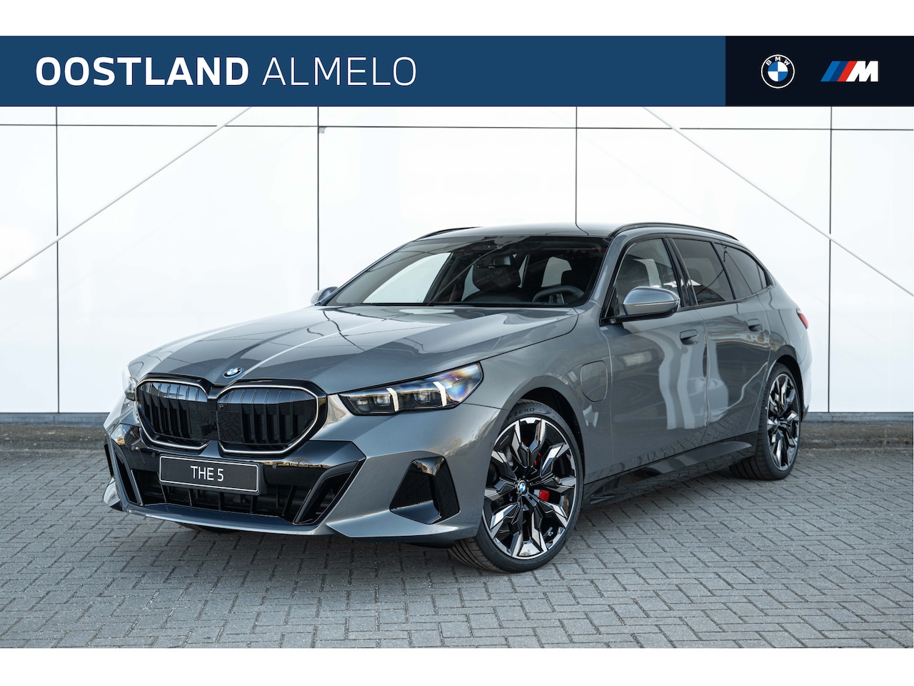 BMW 5-serie Touring - 550e xDrive M Sport Automaat / Panoramadak / Trekhaak / Bowers & Wilkins / Comfortstoelen - AutoWereld.nl