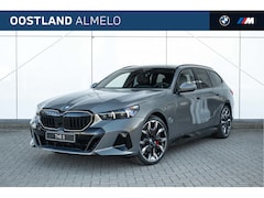 BMW 5-serie Touring - 550e xDrive M Sport Automaat / Panoramadak / Trekhaak / Bowers & Wilkins / Comfortstoelen