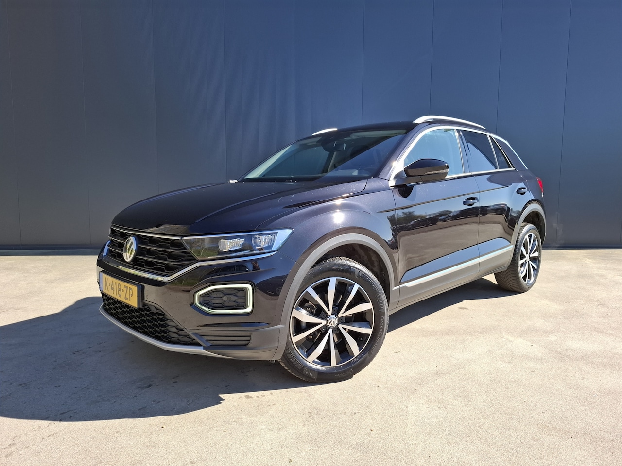 Volkswagen T-Roc - 1.5 TSI 150 PK AUTOMAAT Sport VIRTUAL COCKPIT CAMERA TREKHAAK ECC NAVI ADAP CRUISE XENON - AutoWereld.nl