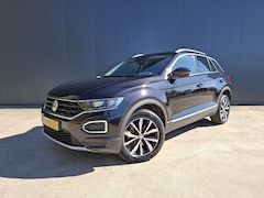 Volkswagen T-Roc - 1.5 TSI 150 PK AUTOMAAT Sport VIRTUAL COCKPIT CAMERA TREKHAAK ECC NAVI ADAP CRUISE XENON