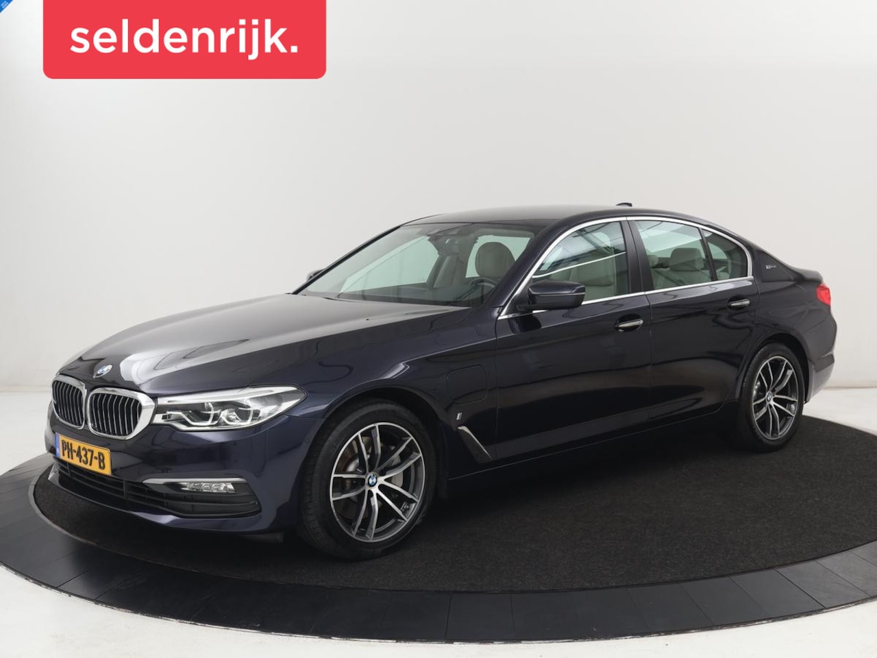 BMW 5-serie - 530e iPerformance High Executive | SOH 76.3% | Leder | Stoelverwarming | Camera | Sfeerver - AutoWereld.nl